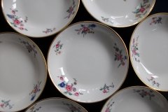 AHRENFELDT FLORAL SPRAY- BERRY BOWL  .....   http://jaapiesfinechinastore.com