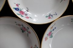AHRENFELDT FLORAL SPRAY- BERRY BOWL  .....   http://jaapiesfinechinastore.com
