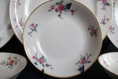 AHRENFELDT FLORAL SPRAY- BERRY BOWL  .....   http://jaapiesfinechinastore.com