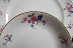AHRENFELDT FLORAL SPRAY- BERRY BOWL  .....   http://jaapiesfinechinastore.com