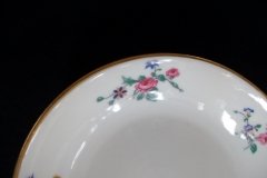 AHRENFELDT FLORAL SPRAY- BERRY BOWL  .....   http://jaapiesfinechinastore.com