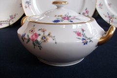 AHRENFELDT FLORAL SPRAY- COVERED SUGAR BOWL   .....   http://jaapiesfinechinastore.com