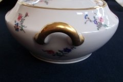 AHRENFELDT FLORAL SPRAY- COVERED SUGAR BOWL   .....   http://jaapiesfinechinastore.com