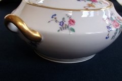 AHRENFELDT FLORAL SPRAY- COVERED SUGAR BOWL   .....   http://jaapiesfinechinastore.com