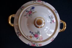 AHRENFELDT FLORAL SPRAY- COVERED SUGAR BOWL   .....   http://jaapiesfinechinastore.com