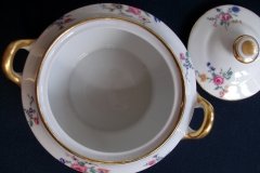 AHRENFELDT FLORAL SPRAY- COVERED SUGAR BOWL   .....   http://jaapiesfinechinastore.com