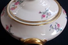 AHRENFELDT FLORAL SPRAY- COVERED SUGAR BOWL   .....   http://jaapiesfinechinastore.com