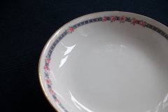 AHRENFELDT ROSES IN BLUE BAND- BERRY BOWL   .....   http://jaapiesfinechinastore.com