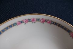 AHRENFELDT ROSES IN BLUE BAND- BERRY BOWL   .....   http://jaapiesfinechinastore.com