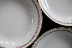 AHRENFELDT ROSES IN BLUE BAND- BERRY BOWL   .....   http://jaapiesfinechinastore.com