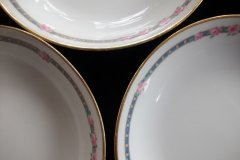 AHRENFELDT ROSES IN BLUE BAND- BERRY BOWL   .....   http://jaapiesfinechinastore.com