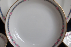 AHRENFELDT ROSES IN BLUE BAND- BERRY BOWL   .....   https://www.jaapiesfinechinastore.com