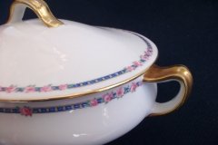 AHRENFELDT ROSES IN BLUE BAND-  OVAL COVERED SERVING   BOWL   .....   http://jaapiesfinechinastore.com