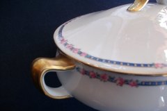 AHRENFELDT ROSES IN BLUE BAND-  OVAL COVERED SERVING   BOWL   .....   http://jaapiesfinechinastore.com
