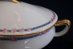 AHRENFELDT ROSES IN BLUE BAND-  OVAL COVERED SERVING   BOWL   .....   http://jaapiesfinechinastore.com