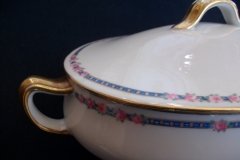 AHRENFELDT ROSES IN BLUE BAND-  OVAL COVERED SERVING   BOWL   .....   http://jaapiesfinechinastore.com