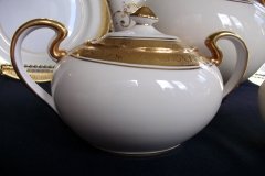 AYNSLEY #7761 CREAM/ ENCRUSTED GOLD BAND-  COVERED SUGAR BOWL  .....   http://jaapiesfinechinastore.com