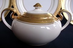 AYNSLEY #7761 CREAM/ ENCRUSTED GOLD BAND-  COVERED SUGAR BOWL  .....   http://jaapiesfinechinastore.com