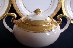 AYNSLEY #7761 CREAM/ ENCRUSTED GOLD BAND-  COVERED SUGAR BOWL  .....   http://jaapiesfinechinastore.com