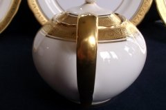AYNSLEY #7761 CREAM/ ENCRUSTED GOLD BAND-  COVERED SUGAR BOWL  .....   http://jaapiesfinechinastore.com