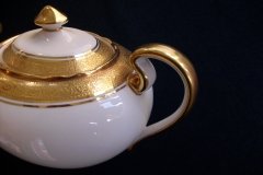 AYNSLEY #7761 CREAM/ ENCRUSTED GOLD BAND-  COVERED SUGAR BOWL  .....   http://jaapiesfinechinastore.com