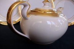 AYNSLEY #7761 CREAM/ ENCRUSTED GOLD BAND-  TEA POT  .....   http://jaapiesfinechinastore.com