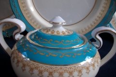 AYNSLEY AQUA BLUE #7611- FILIGREE, GOLD SCROLLS-  COVERED SUGAR BOWL    .....   http://jaapiesfinechinastore.com