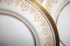 AYNSLEY GOLDEN DOWERY #7892- DINNER PLATES   .....   http://jaapiesfinechinastore.com