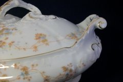 BAWO & DOTTER  AUTUMN VINE, BLUE FLORAL-   COVERED SERVING BOWL #1      .....   http://jaapiesfinechinastore.com