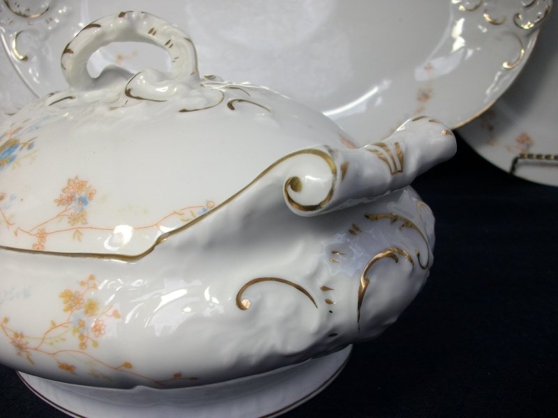 BAWO & DOTTER  AUTUMN VINE, BLUE FLORAL-   COVERED SERVING BOWL #2      .....   http://jaapiesfinechinastore.com