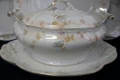 BAWO & DOTTER  AUTUMN VINE, BLUE FLORAL-    SOUP TUREEN       .....   http://jaapiesfinechinastore.com