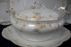 BAWO & DOTTER  AUTUMN VINE, BLUE FLORAL-    SOUP TUREEN       .....   http://jaapiesfinechinastore.com
