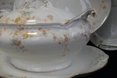 BAWO & DOTTER  AUTUMN VINE, BLUE FLORAL-    SOUP TUREEN       .....   https://www.jaapiesfinechinastore.com