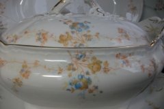 BAWO & DOTTER  AUTUMN VINE, BLUE FLORAL-    SOUP TUREEN       .....   http://jaapiesfinechinastore.com