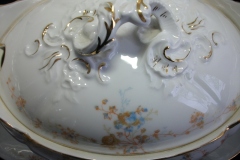 BAWO & DOTTER  AUTUMN VINE, BLUE FLORAL-    SOUP TUREEN       .....   https://www.jaapiesfinechinastore.com