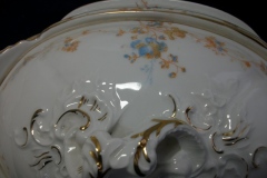 BAWO & DOTTER  AUTUMN VINE, BLUE FLORAL-    SOUP TUREEN       .....   https://www.jaapiesfinechinastore.com