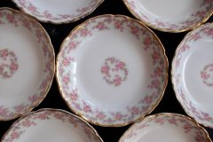 BAWO & DOTTER ELITE WORKS BRIDAL WREATH- BERRY BOWL  .....   http://jaapiesfinechinastore.com