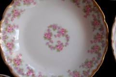 BAWO & DOTTER ELITE WORKS BRIDAL WREATH- BERRY BOWL  .....   https://www.jaapiesfinechinastore.com