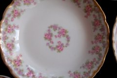 BAWO & DOTTER ELITE WORKS BRIDAL WREATH- BERRY BOWL  .....   http://jaapiesfinechinastore.com