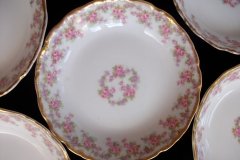 BAWO & DOTTER ELITE WORKS BRIDAL WREATH- BERRY BOWL  .....   http://jaapiesfinechinastore.com
