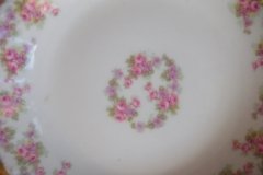 BAWO & DOTTER ELITE WORKS BRIDAL WREATH- BERRY BOWL  .....   http://jaapiesfinechinastore.com