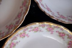 BAWO & DOTTER ELITE WORKS BRIDAL WREATH- BERRY BOWL  .....   http://jaapiesfinechinastore.com