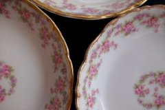 BAWO & DOTTER ELITE WORKS BRIDAL WREATH- BERRY BOWL  .....   http://jaapiesfinechinastore.com
