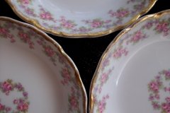 BAWO & DOTTER ELITE WORKS BRIDAL WREATH- BERRY BOWL  .....   http://jaapiesfinechinastore.com