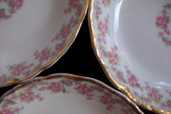 BAWO & DOTTER ELITE WORKS BRIDAL WREATH- BERRY BOWL  .....   http://jaapiesfinechinastore.com