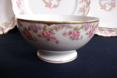 BAWO & DOTTER ELITE WORKS BRIDAL WREATH- CRANBERRY BOWL  .....   https://www.jaapiesfinechinastore.com