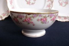 BAWO & DOTTER ELITE WORKS BRIDAL WREATH- CRANBERRY BOWL  .....   http://jaapiesfinechinastore.com
