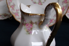 BAWO & DOTTER ELITE WORKS BRIDAL WREATH- CREAMER  .....   https://www.jaapiesfinechinastore.com