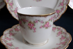 BAWO & DOTTER ELITE WORKS BRIDAL WREATH- DEMI CUP &  SAUCER  .....   https://www.jaapiesfinechinastore.com