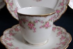 BAWO & DOTTER ELITE WORKS BRIDAL WREATH- DEMI CUP &  SAUCER  .....   http://jaapiesfinechinastore.com